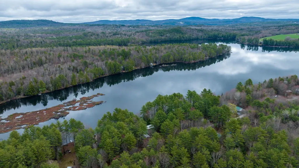 101 Point Lane Norway ME 04268