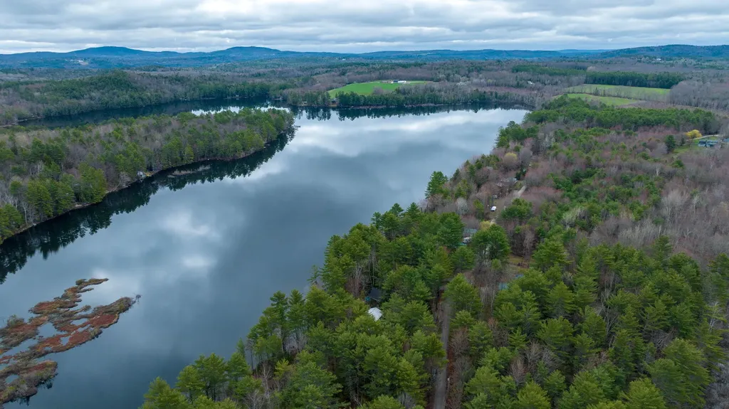 101 Point Lane Norway ME 04268