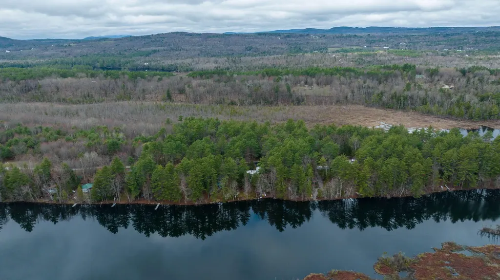 101 Point Lane Norway ME 04268