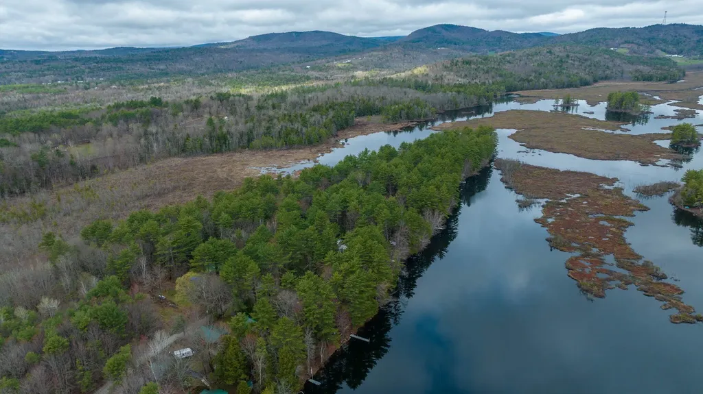 101 Point Lane Norway ME 04268
