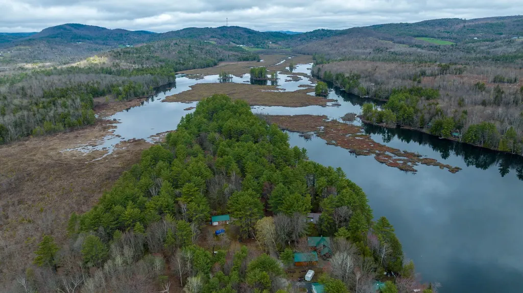 101 Point Lane Norway ME 04268
