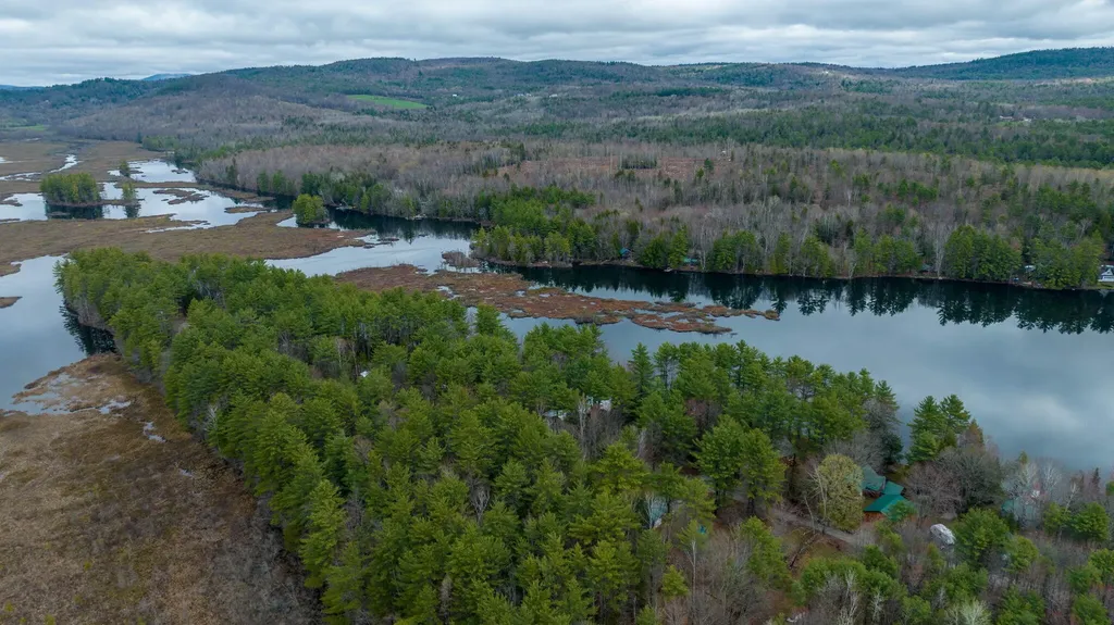 101 Point Lane Norway ME 04268
