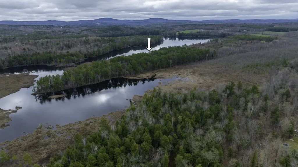 101 Point Lane Norway ME 04268