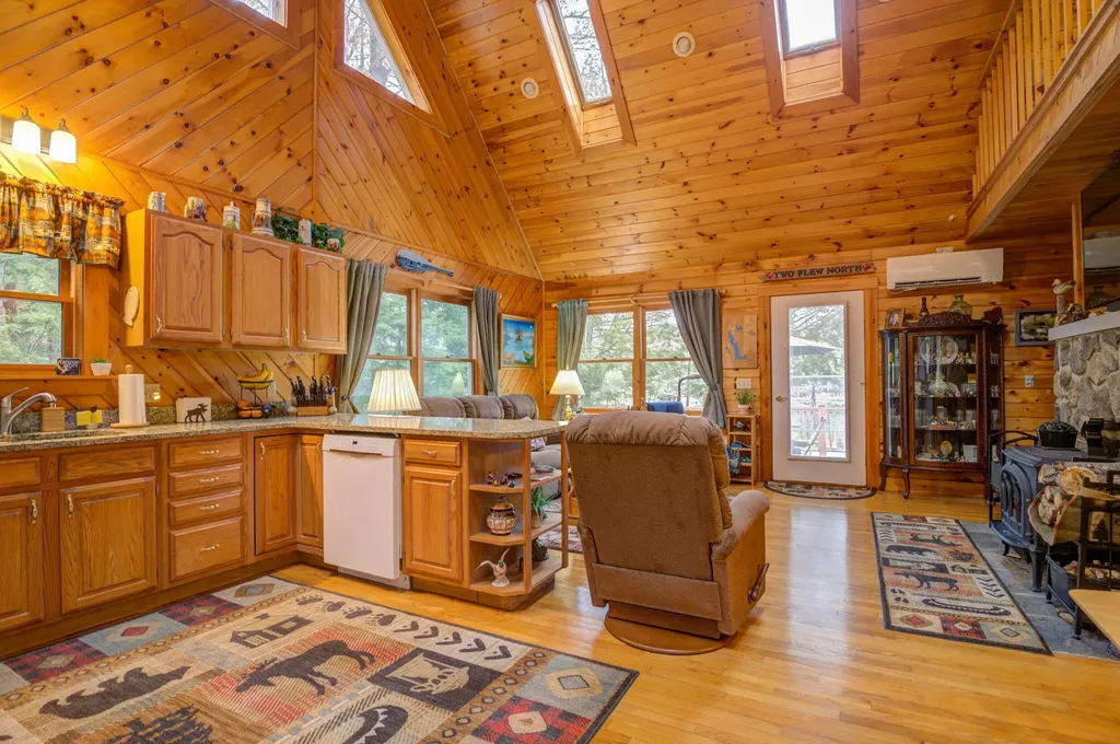 101 Point Lane Norway ME 04268