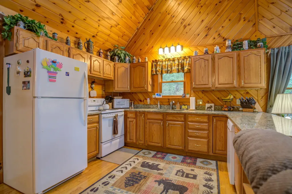 101 Point Lane Norway ME 04268