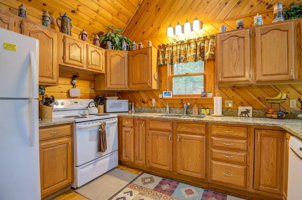 101 Point Lane Norway ME 04268
