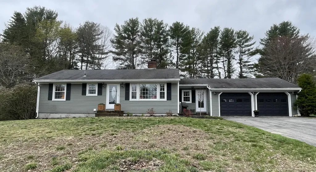 15 Hedgerow Drive Cumberland ME 04021