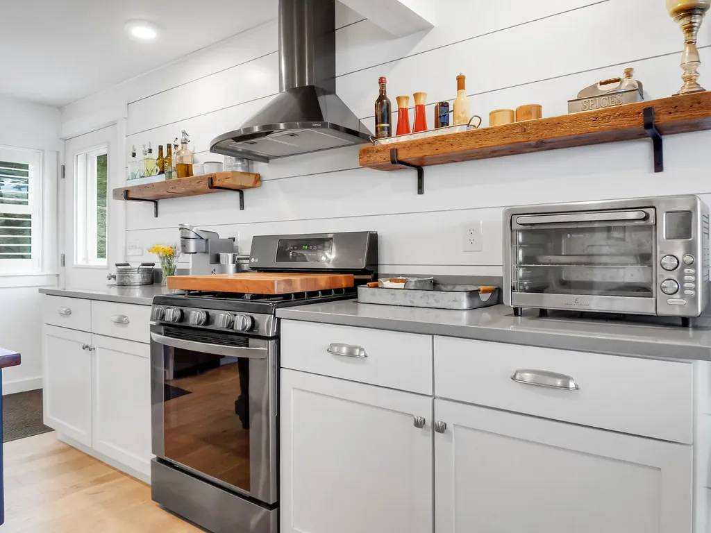 668 Memorial Drive Winthrop ME 04364
