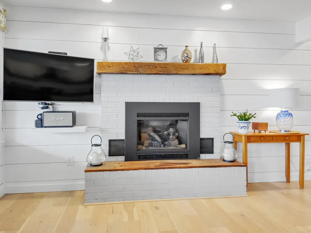 668 Memorial Drive Winthrop ME 04364