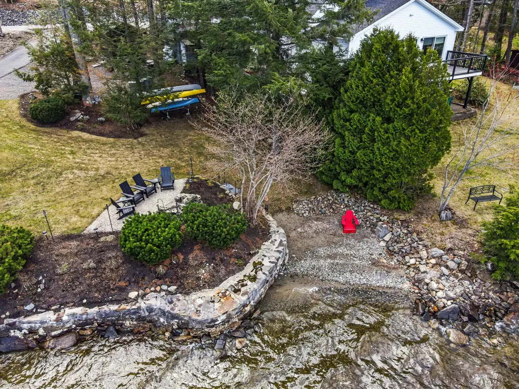 668 Memorial Drive Winthrop ME 04364