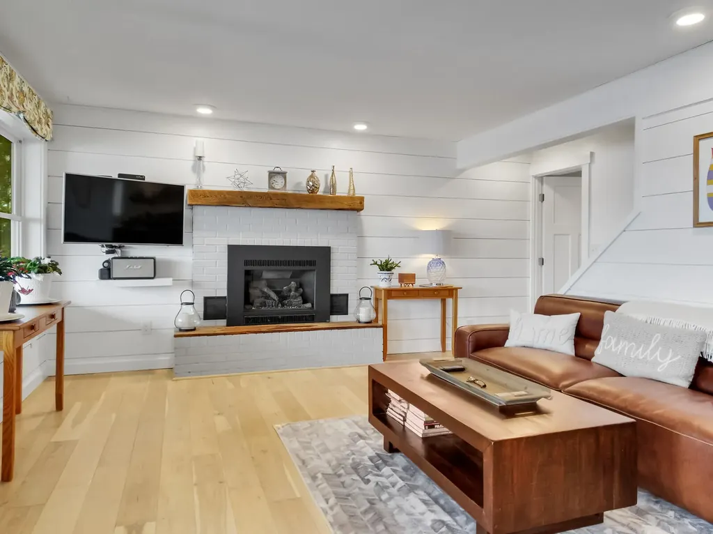 668 Memorial Drive Winthrop ME 04364