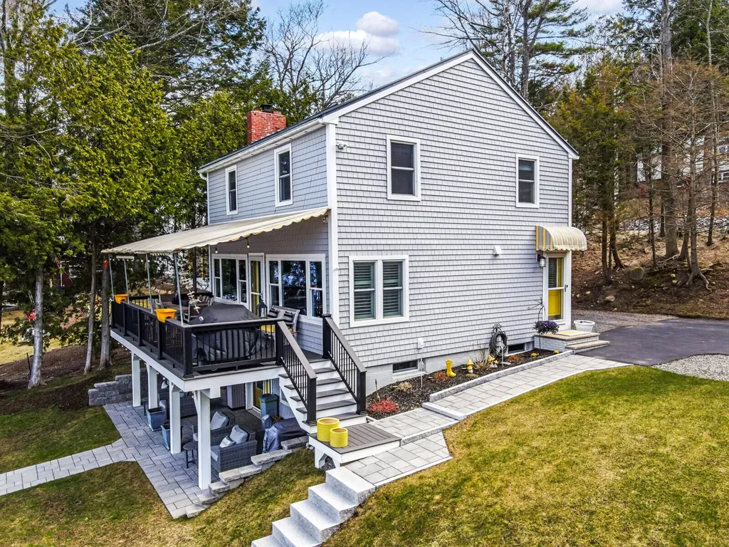 668 Memorial Drive Winthrop ME 04364
