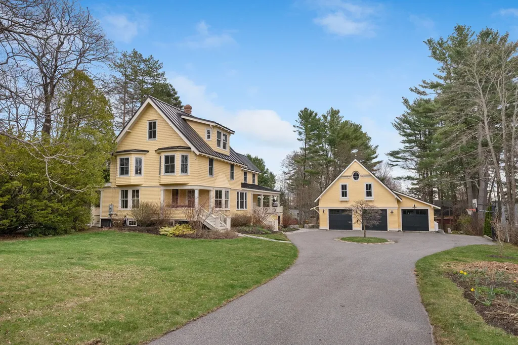 257 Foreside Road Falmouth ME 04105