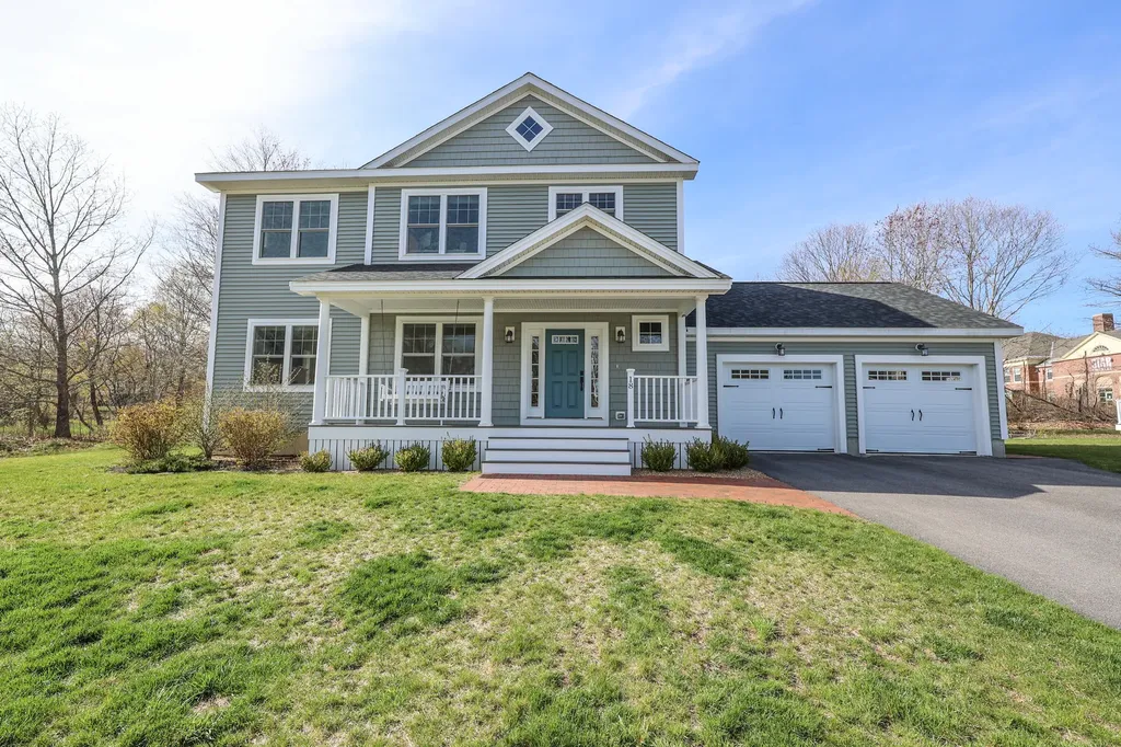 18 School Street Kittery ME 03904