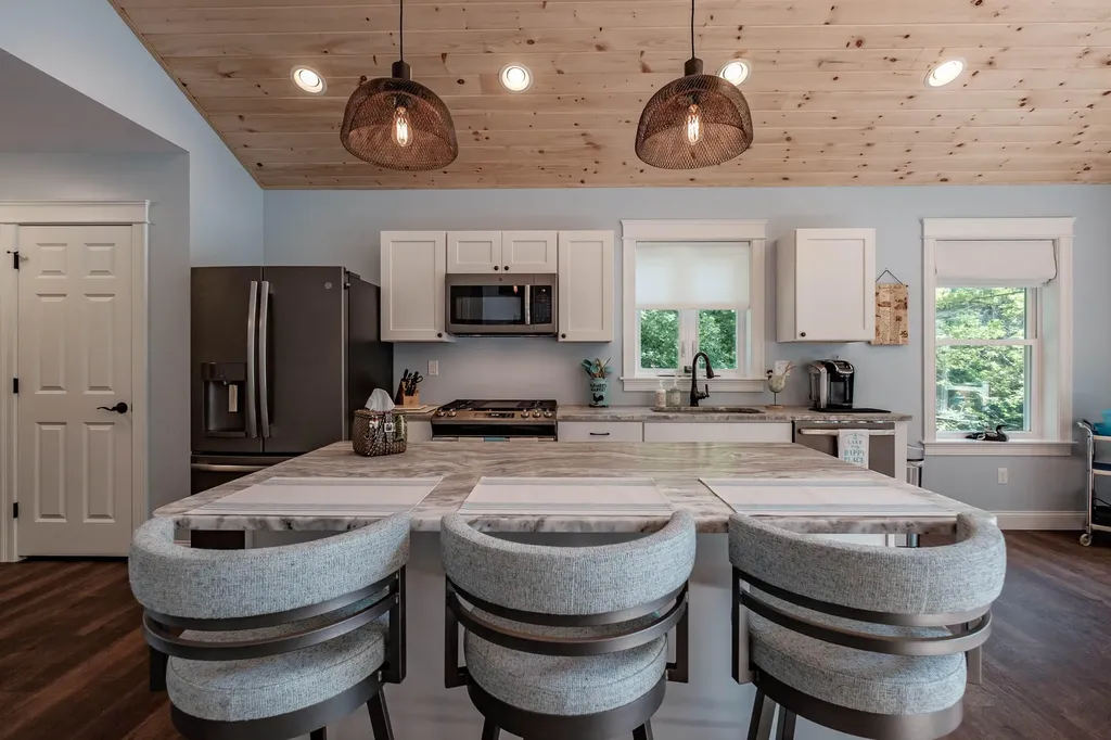 19 Ashley Way Raymond ME 04071
