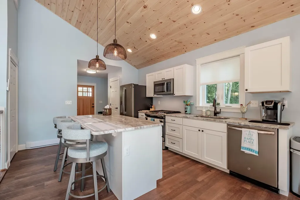 19 Ashley Way Raymond ME 04071