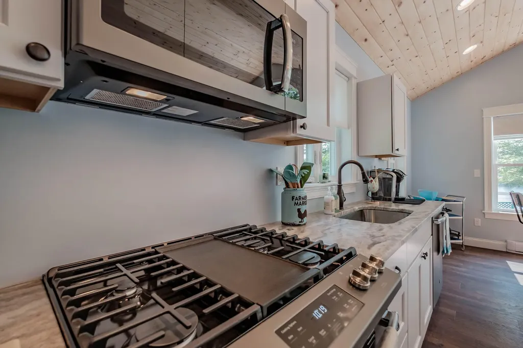 19 Ashley Way Raymond ME 04071