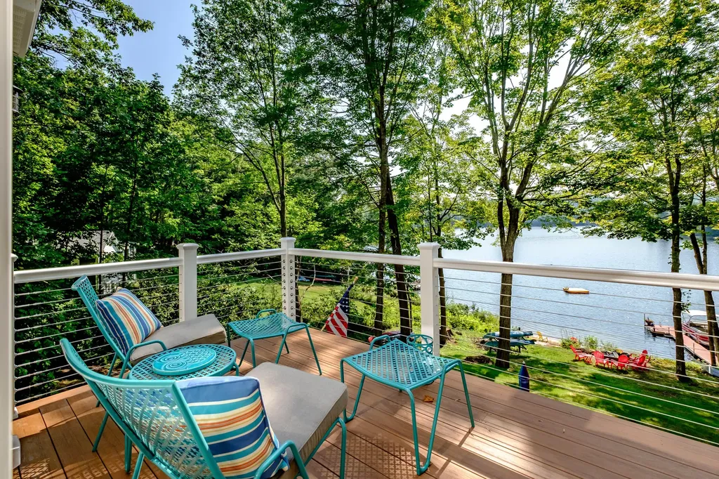 19 Ashley Way Raymond ME 04071