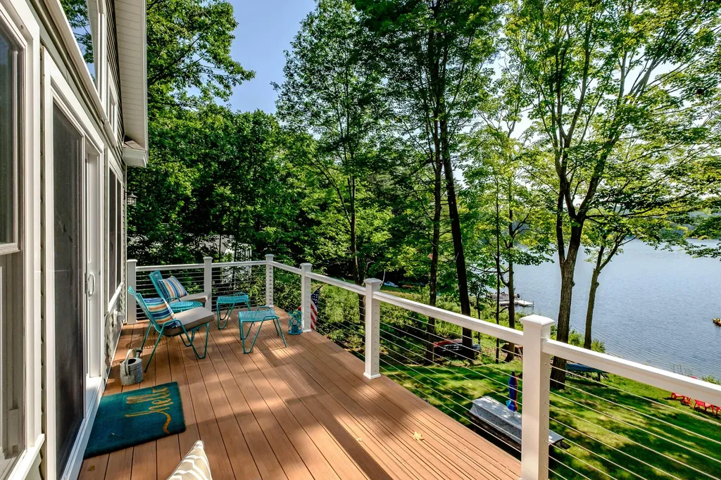 19 Ashley Way Raymond ME 04071