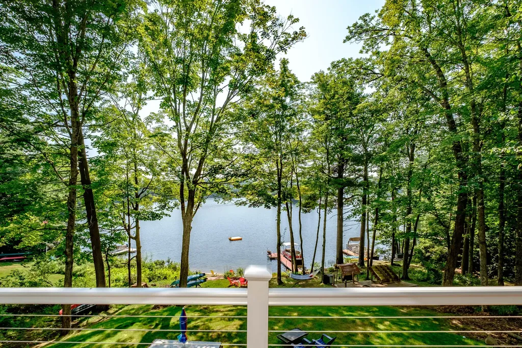 19 Ashley Way Raymond ME 04071