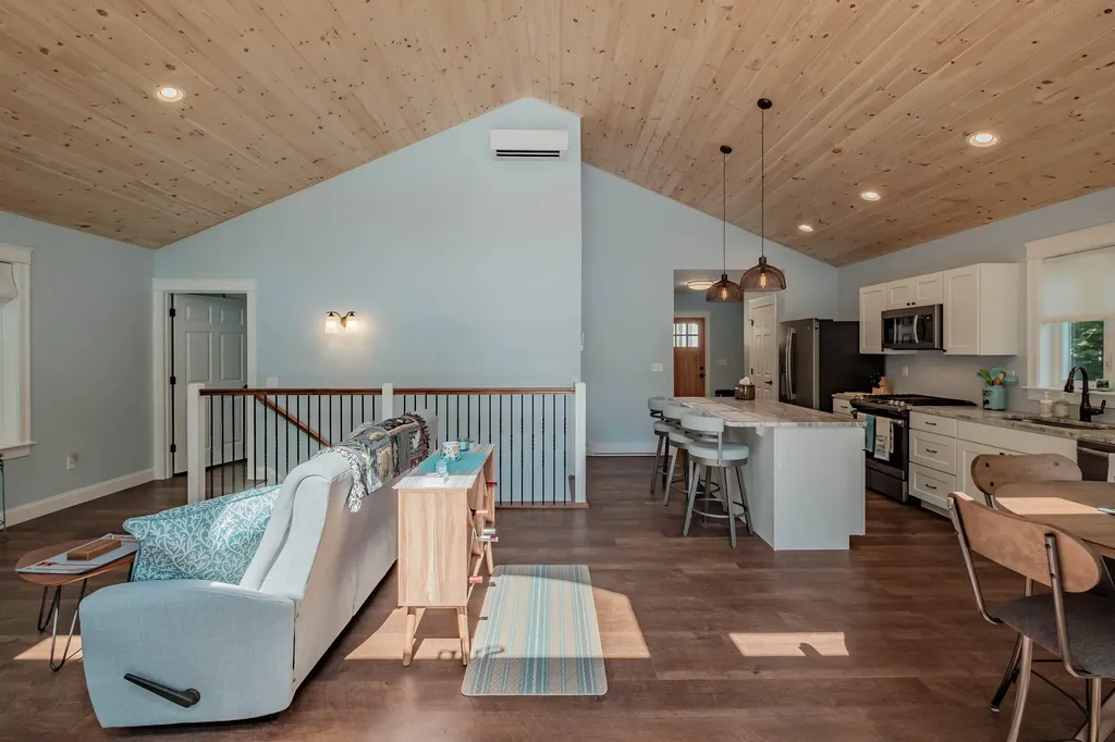 19 Ashley Way Raymond ME 04071