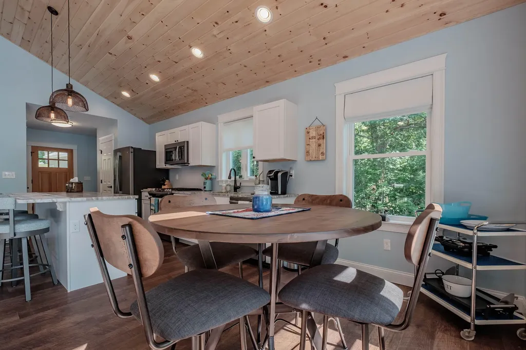 19 Ashley Way Raymond ME 04071