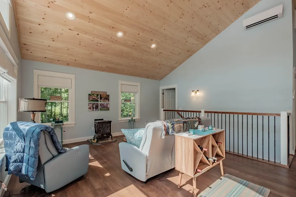 19 Ashley Way Raymond ME 04071