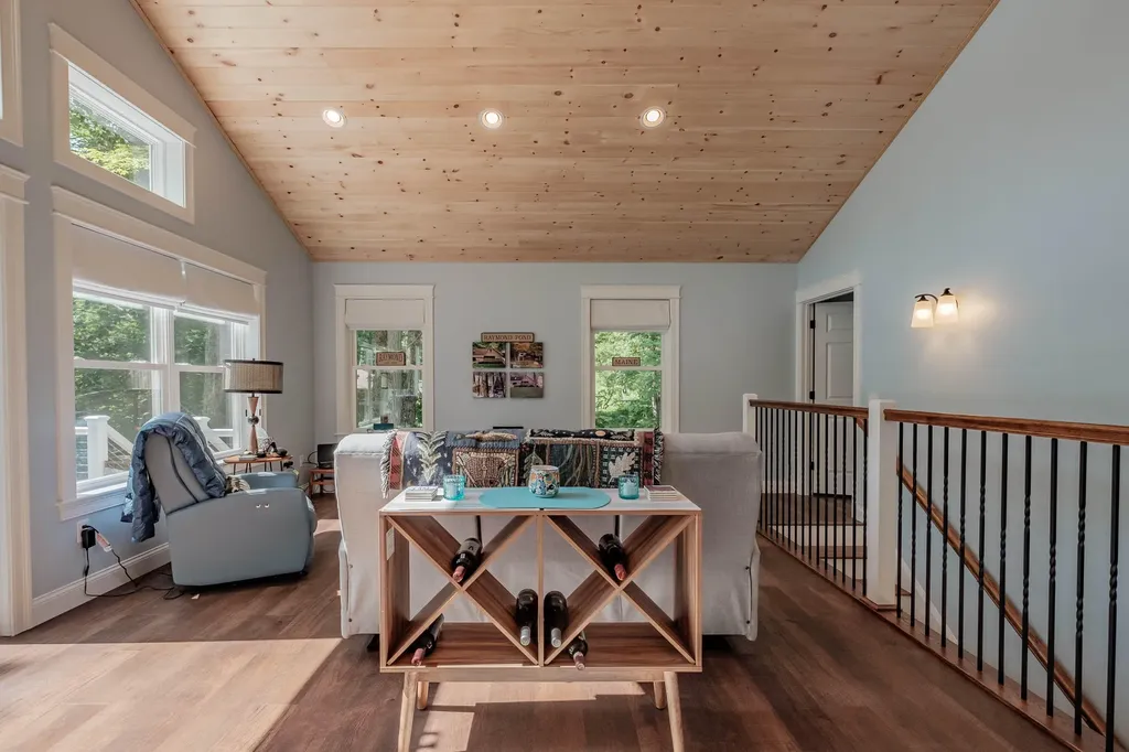 19 Ashley Way Raymond ME 04071