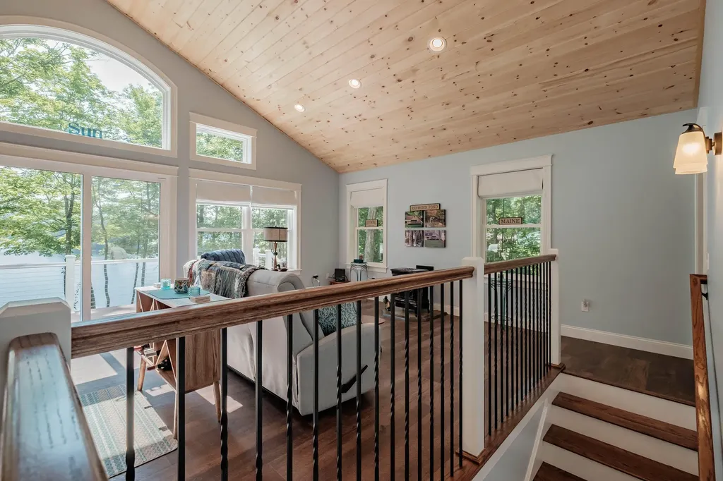 19 Ashley Way Raymond ME 04071