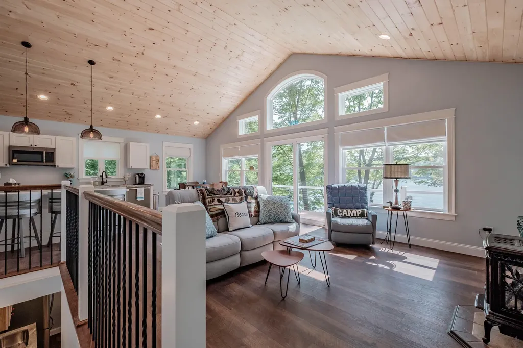 19 Ashley Way Raymond ME 04071