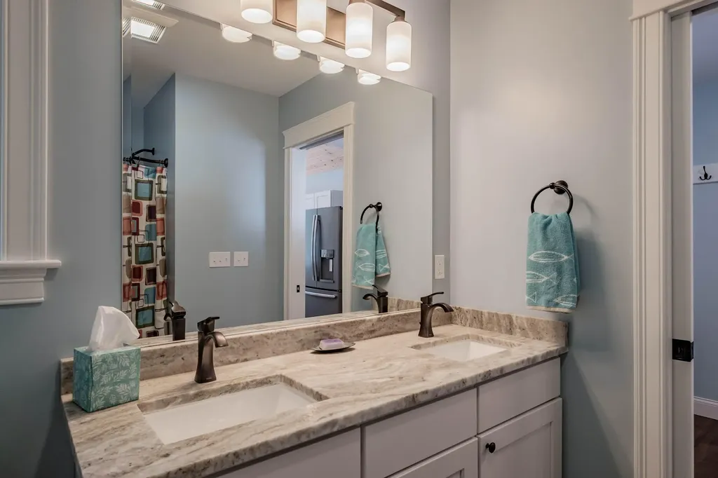 19 Ashley Way Raymond ME 04071