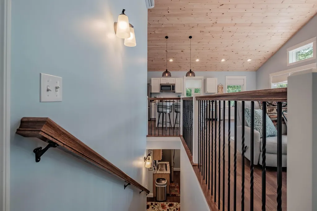 19 Ashley Way Raymond ME 04071