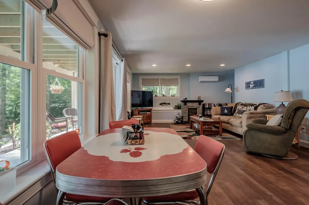 19 Ashley Way Raymond ME 04071