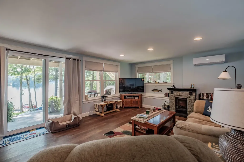 19 Ashley Way Raymond ME 04071