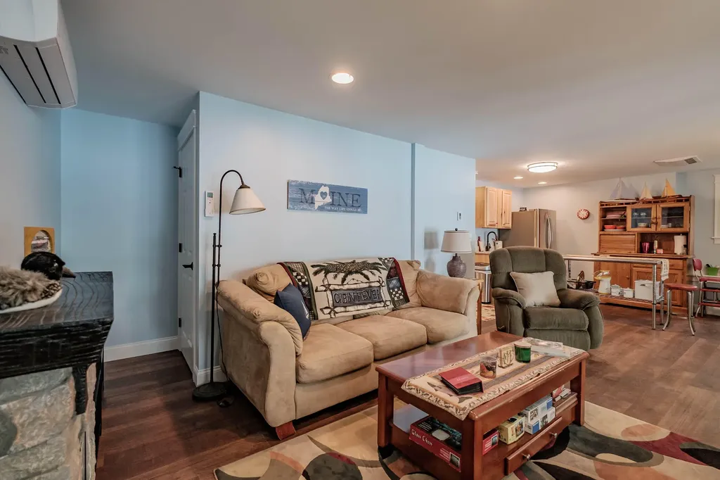 19 Ashley Way Raymond ME 04071