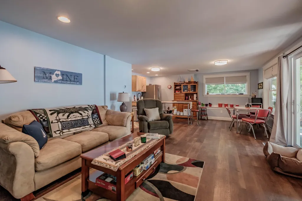 19 Ashley Way Raymond ME 04071