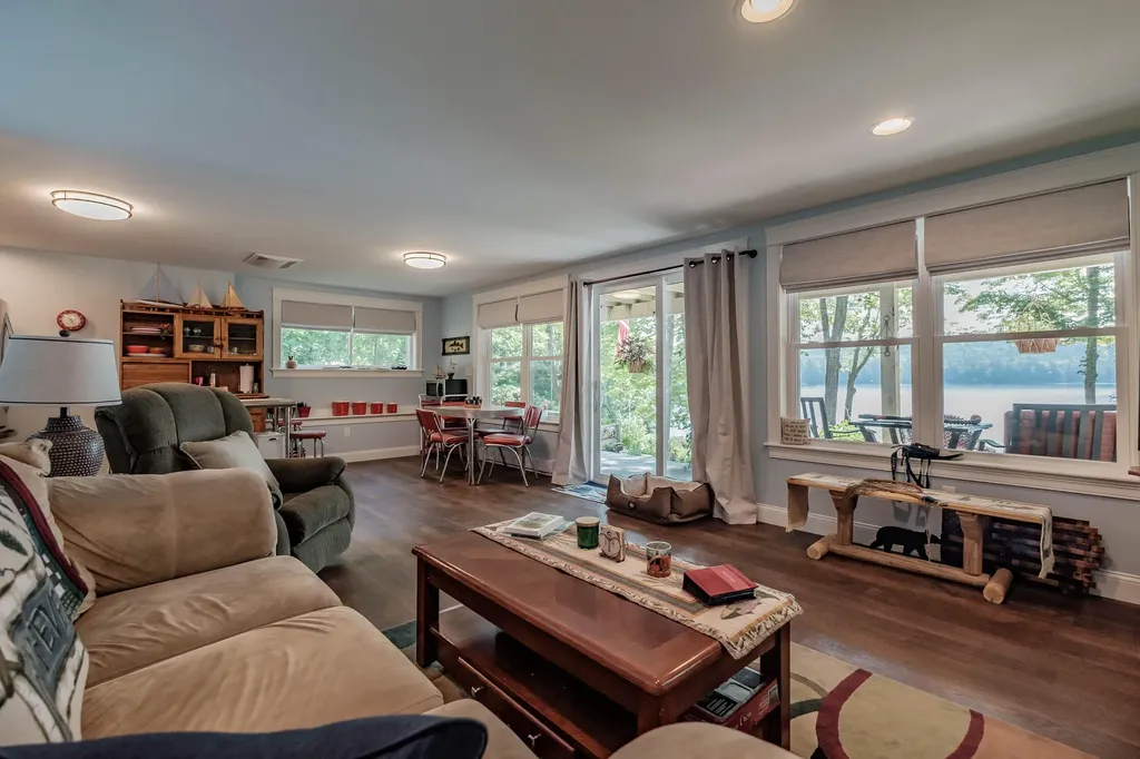 19 Ashley Way Raymond ME 04071