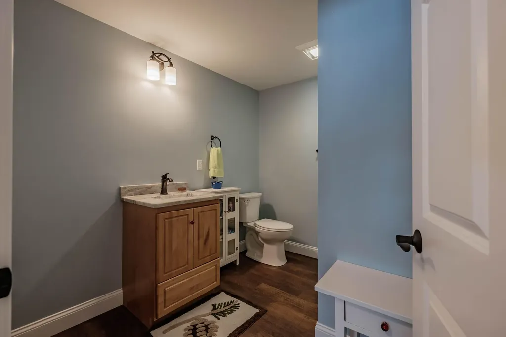 19 Ashley Way Raymond ME 04071