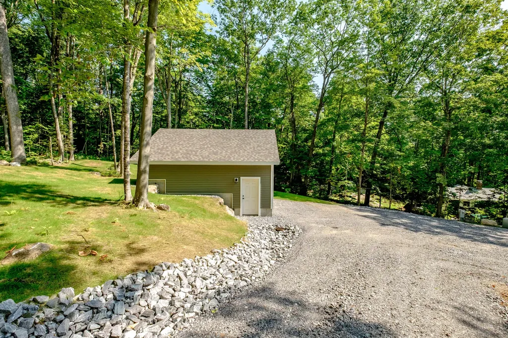 19 Ashley Way Raymond ME 04071