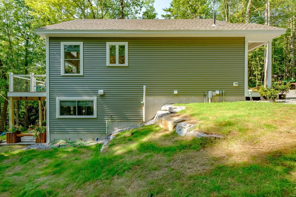 19 Ashley Way Raymond ME 04071