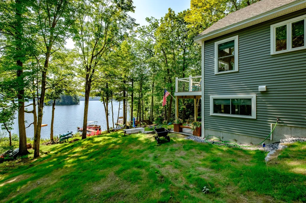 19 Ashley Way Raymond ME 04071