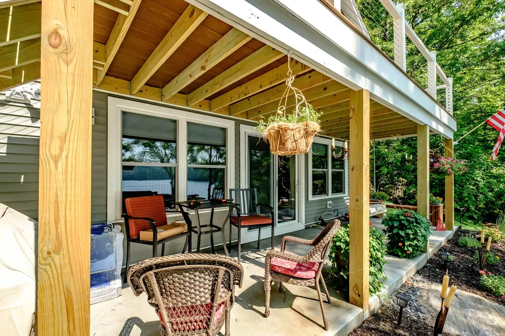 19 Ashley Way Raymond ME 04071