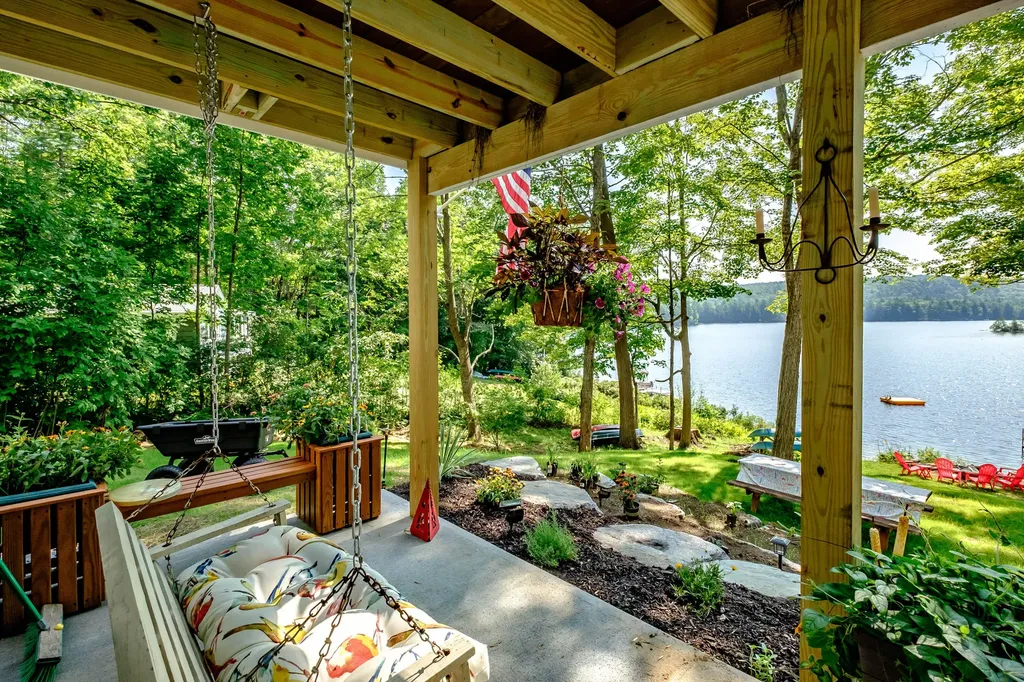 19 Ashley Way Raymond ME 04071