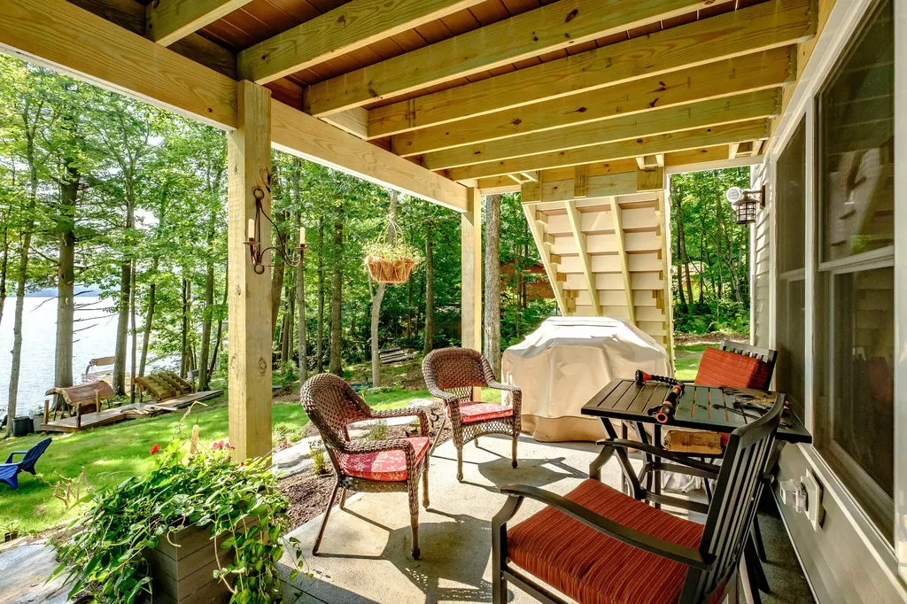 19 Ashley Way Raymond ME 04071
