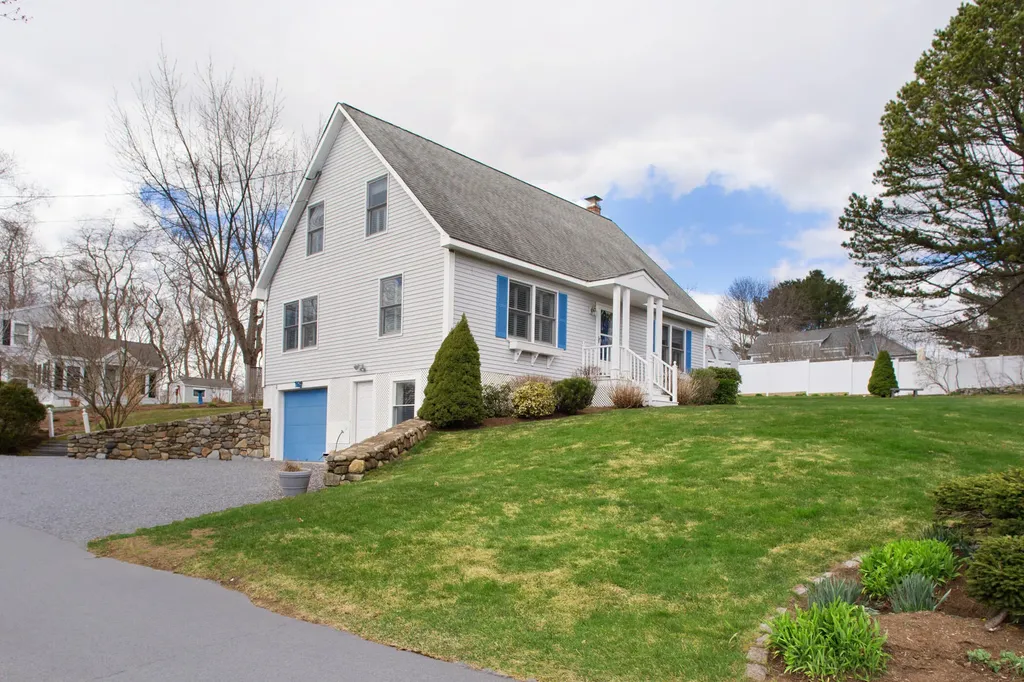 39 Drakes Island Road Wells ME 04090