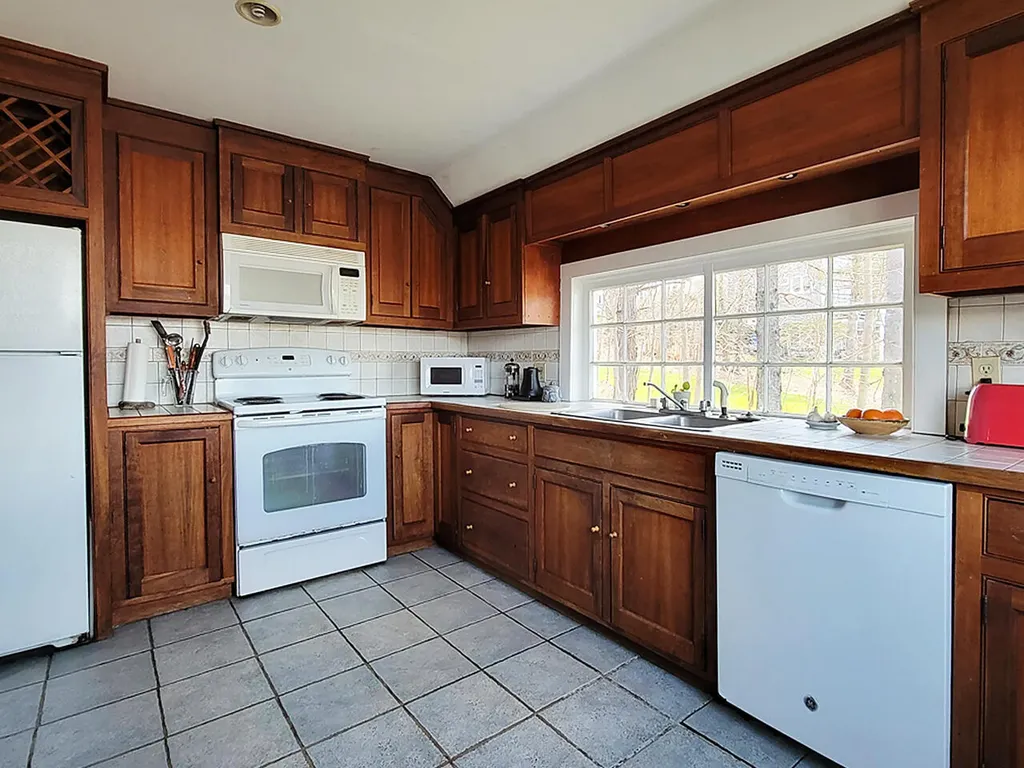 65 Bristol Road Damariscotta ME 04543