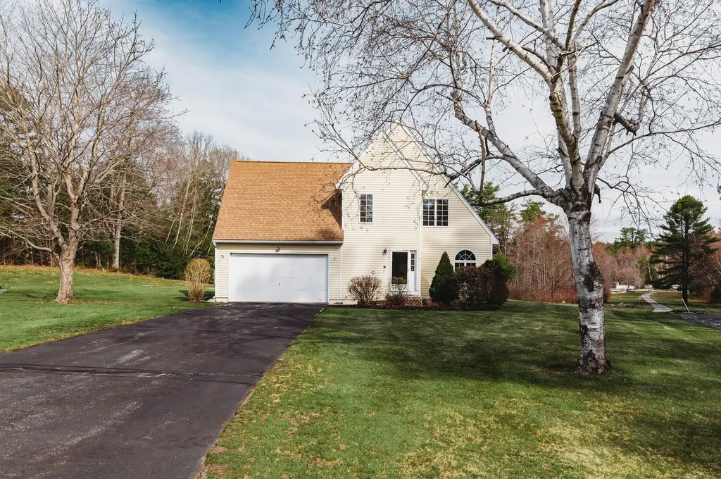 5 Peony Court Naples ME 04055