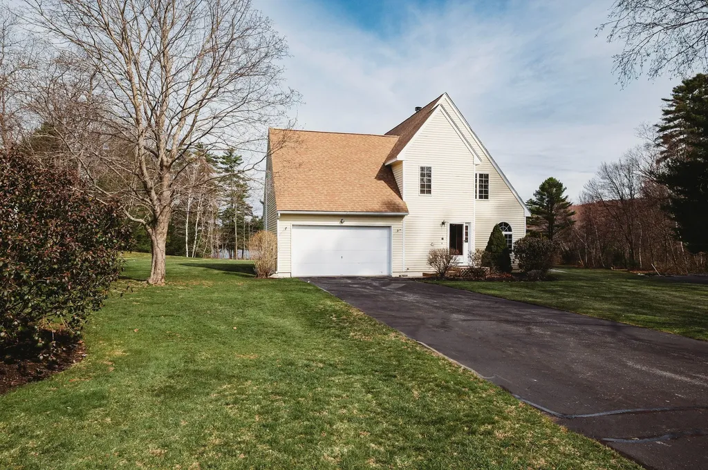 5 Peony Court Naples ME 04055