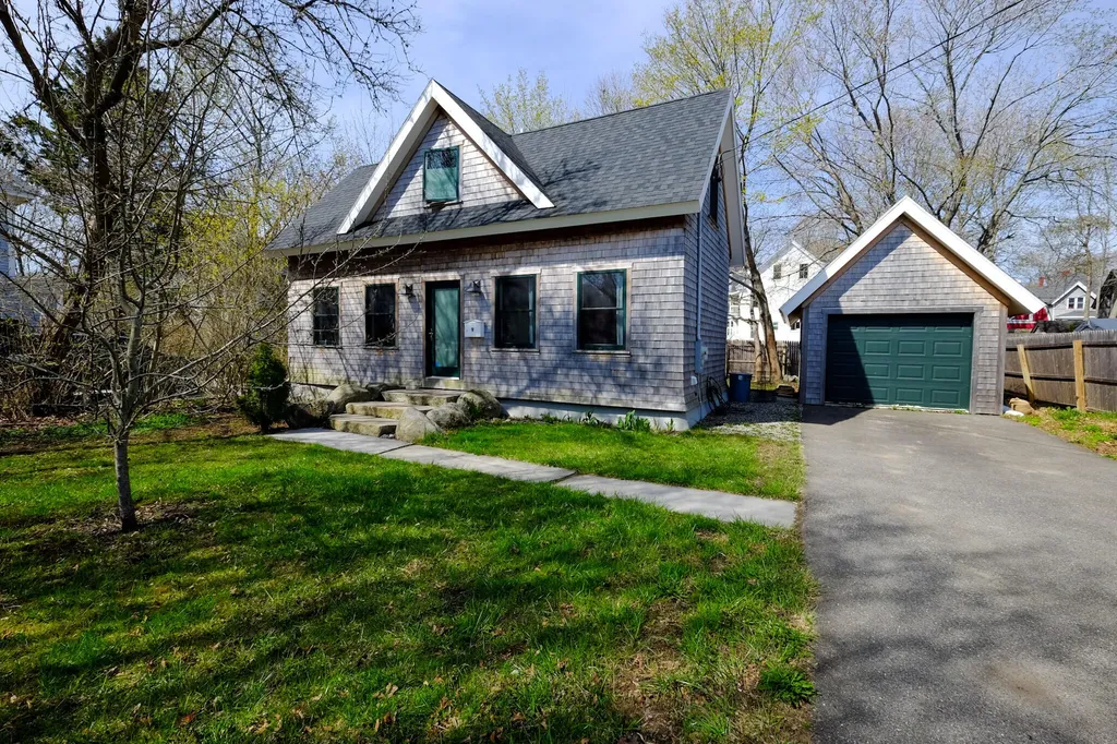 9 Grace Street Place Rockland ME 04841