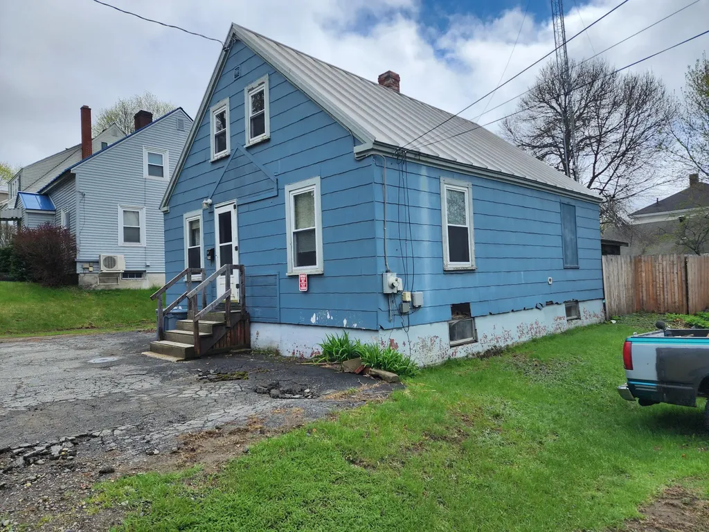 22 Donald Street Waterville ME 04901